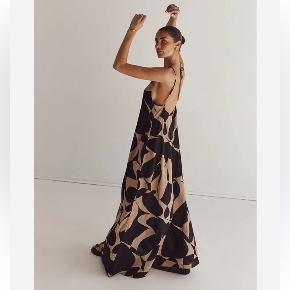 DISSH Black and Cream Backless Dress